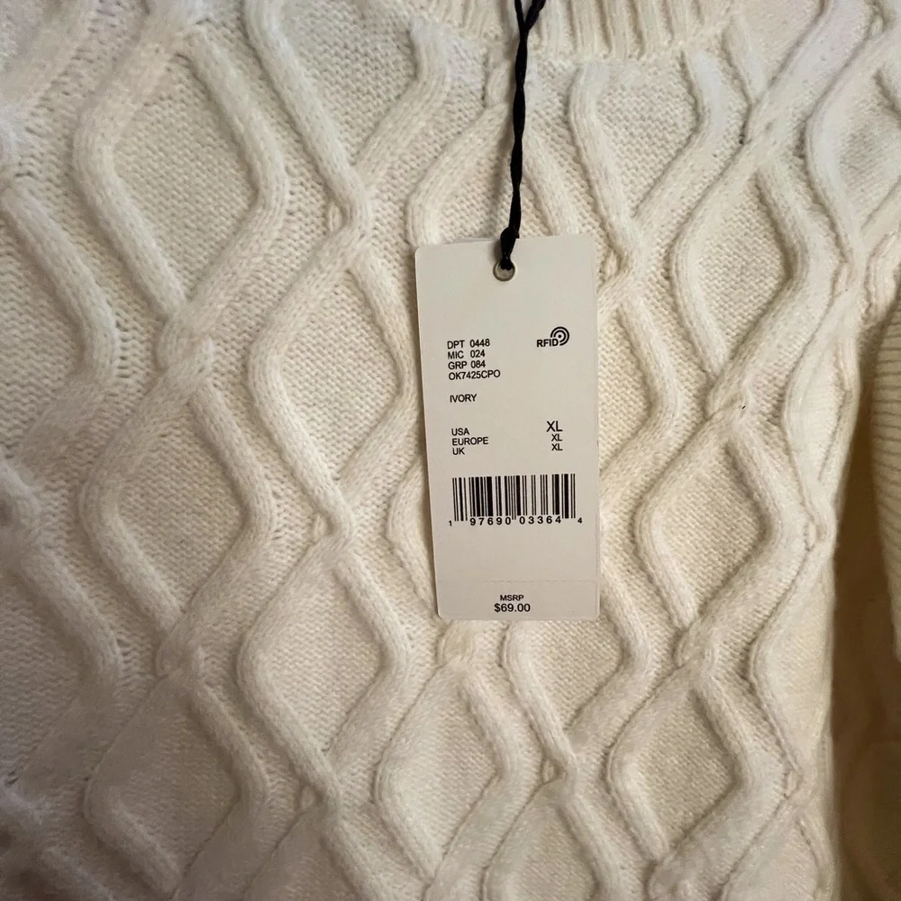 Kids Cream Sweater with Diamond Pattern XL a‎ loves a
